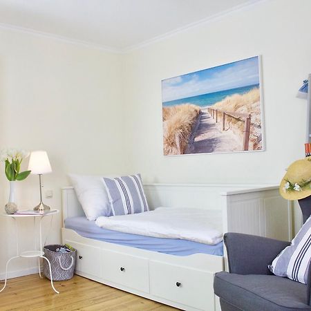 Strandnahe Fewo Mit 3 Schlafzimmern Und Balkon, Villa Vergissmeinnicht 02, Binz Kültér fotó
